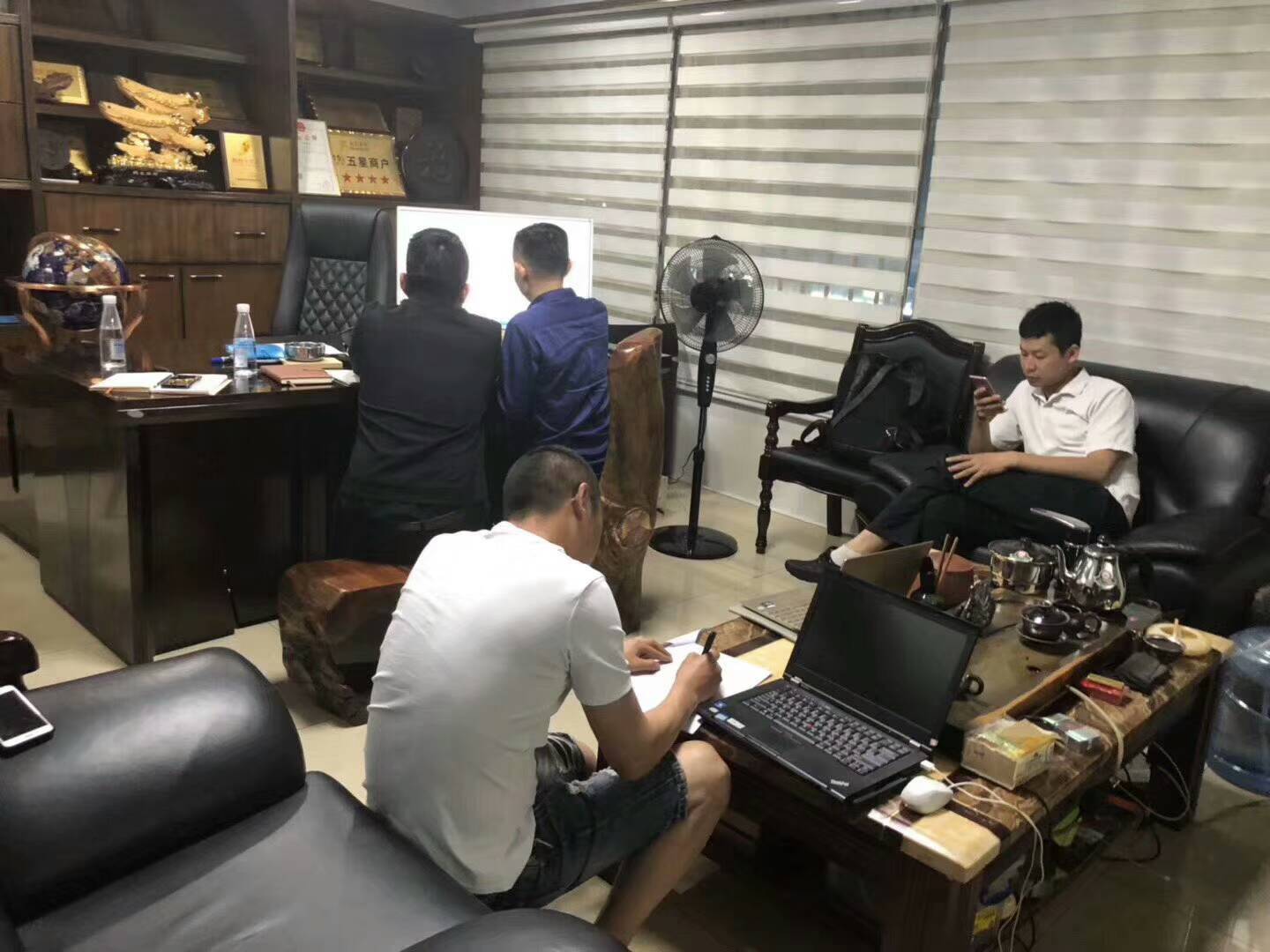鱼当道加盟商，烤鱼店加盟，烤鱼加盟费用，鱼当道，重庆烤鱼
